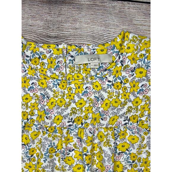 Ann Taylor LOFT floral top EUC size M - Picture 3 of 7